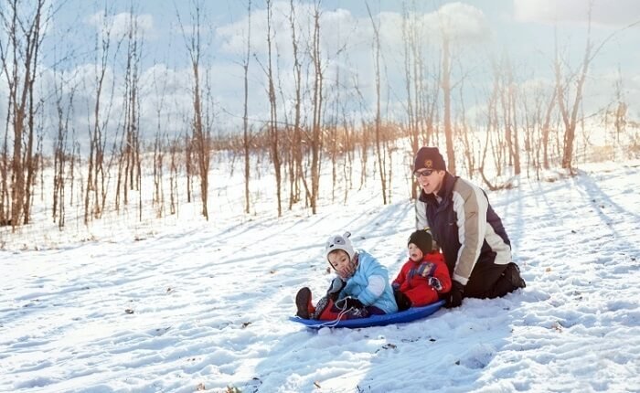 A Guide to 11 Budget-Friendly Winter Activities for This Season