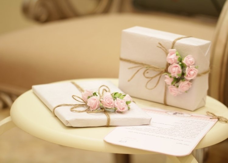 5 Appropriate Funeral Gift Ideas to Send or Bring DS News