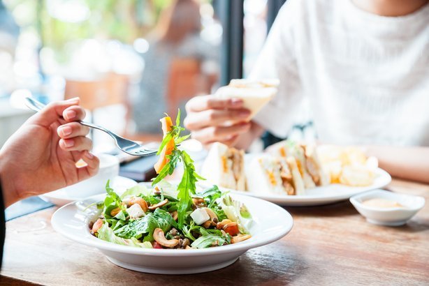 7 Ways You Can Save Money While Eating Out