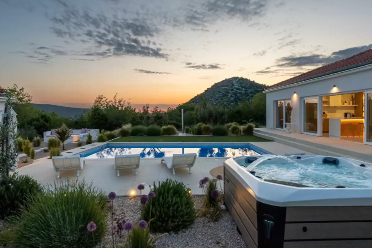 Experience Pure Relaxation: Explore Vacation Homes with Pool in Croatia