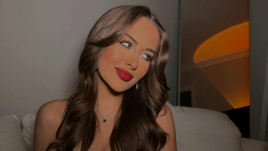 Brooke Schofield: Wiki, Age, Net Worth & More
