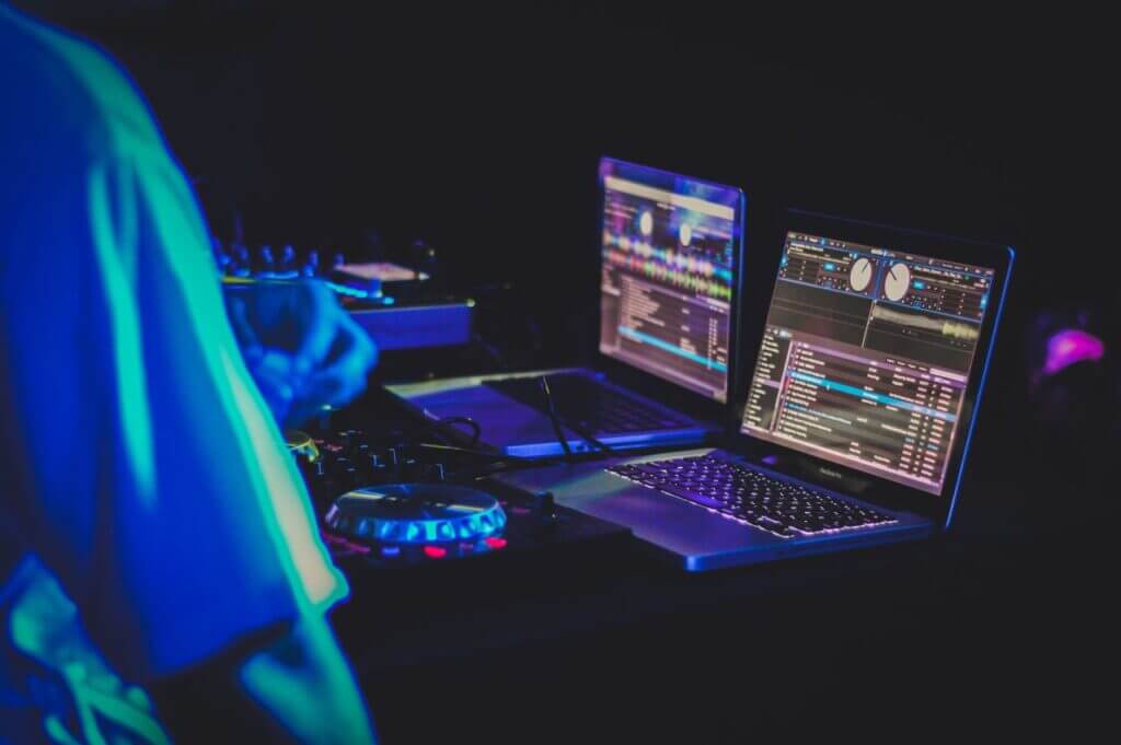 Why Choosing A Local DJ In Sydney Enhances Your Wedding Experience 