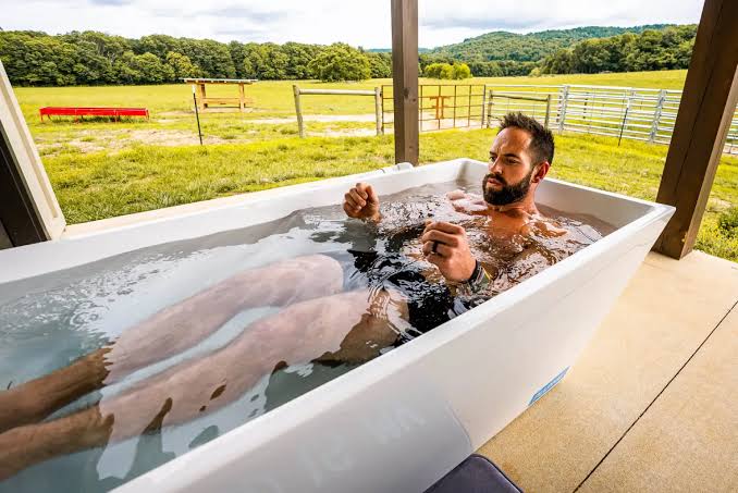 The Benefits of Using a Cold Plunge Tub at Home 